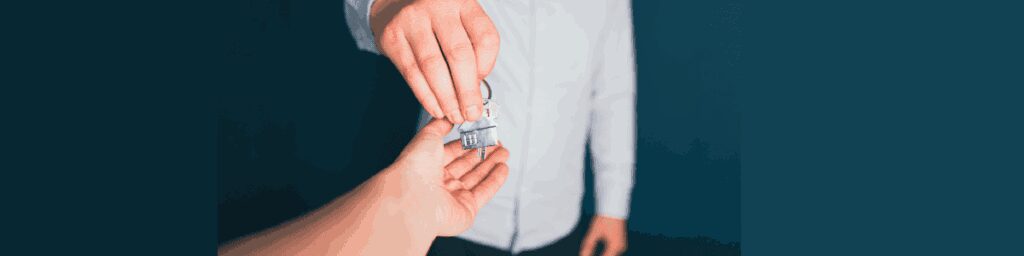 Remise de clés illustrant les responsabilités des bailleurs et locataires dans la gestion des nuisibles
