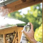 Aérosol anti frelon illustrant la lutte chimique contre ces insectes